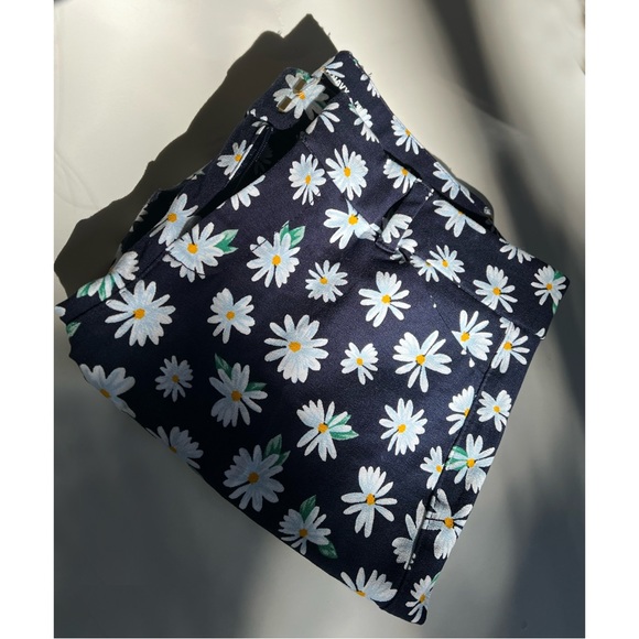 Old Navy — Pixie Ankle Pants W/ Daisy Print • Pantalones con diseño de flores• - Picture 10 of 10